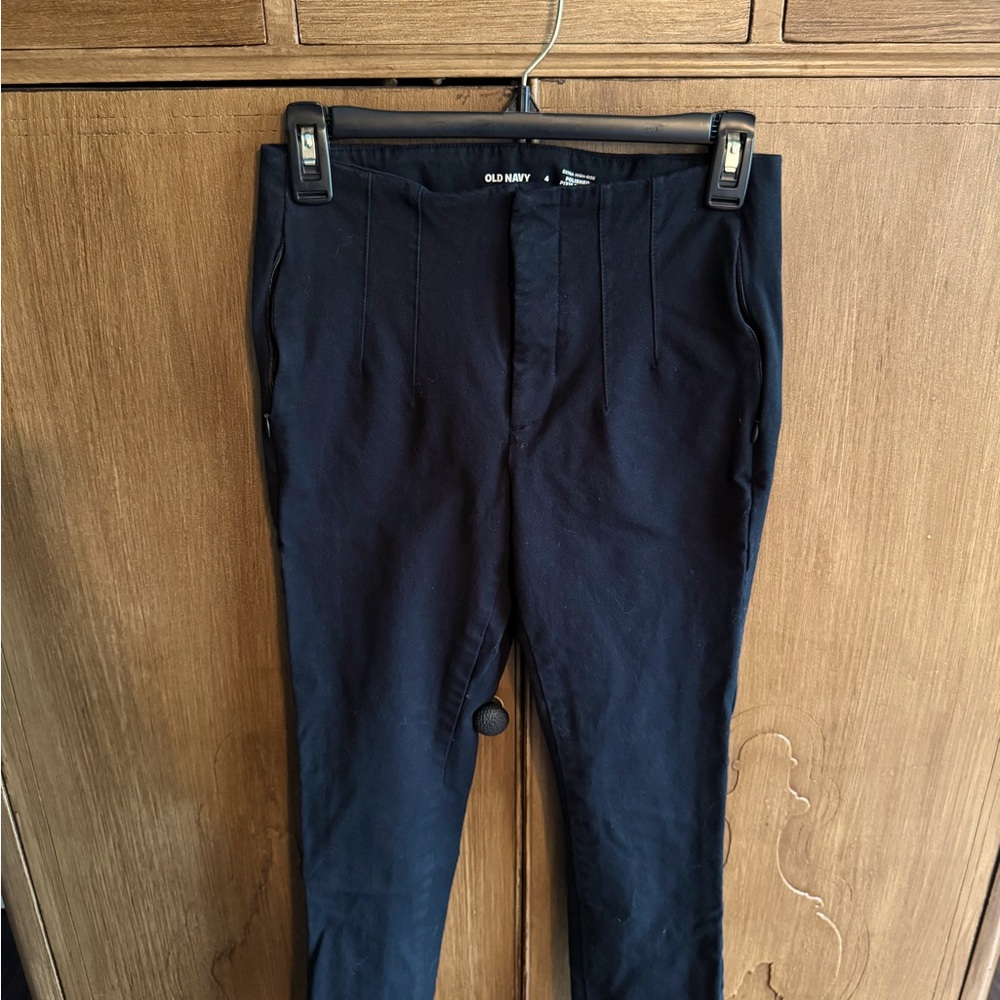 Size 4 Old Navy Black High Rise Polished Pixie Skinny Pants